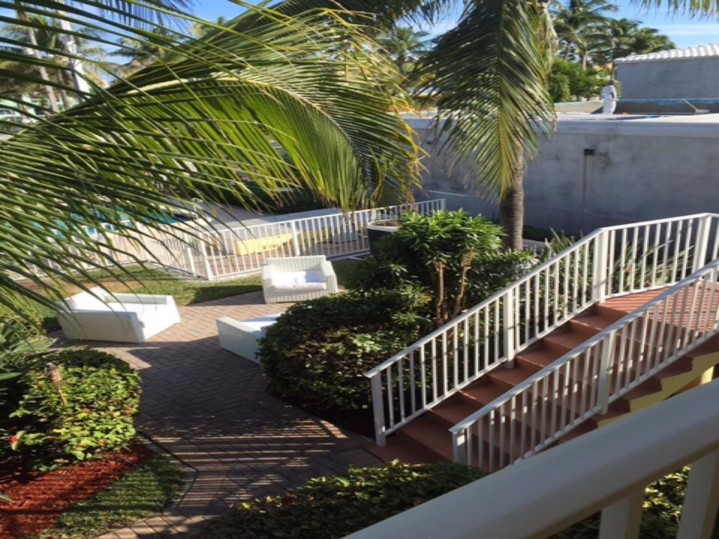 Luna Paradise By The Sea Aparthotel Lauderdale-by-the-Sea Exterior photo